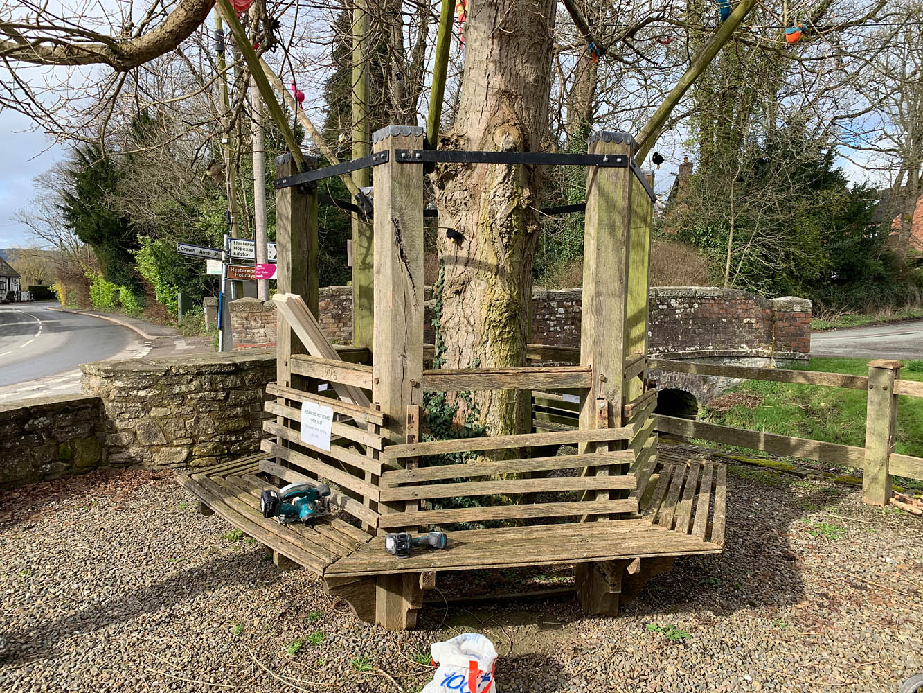 The old Arbor Tree bench before it was replaced